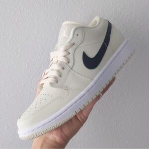 Jordan Low coconut milk. Womens 9.